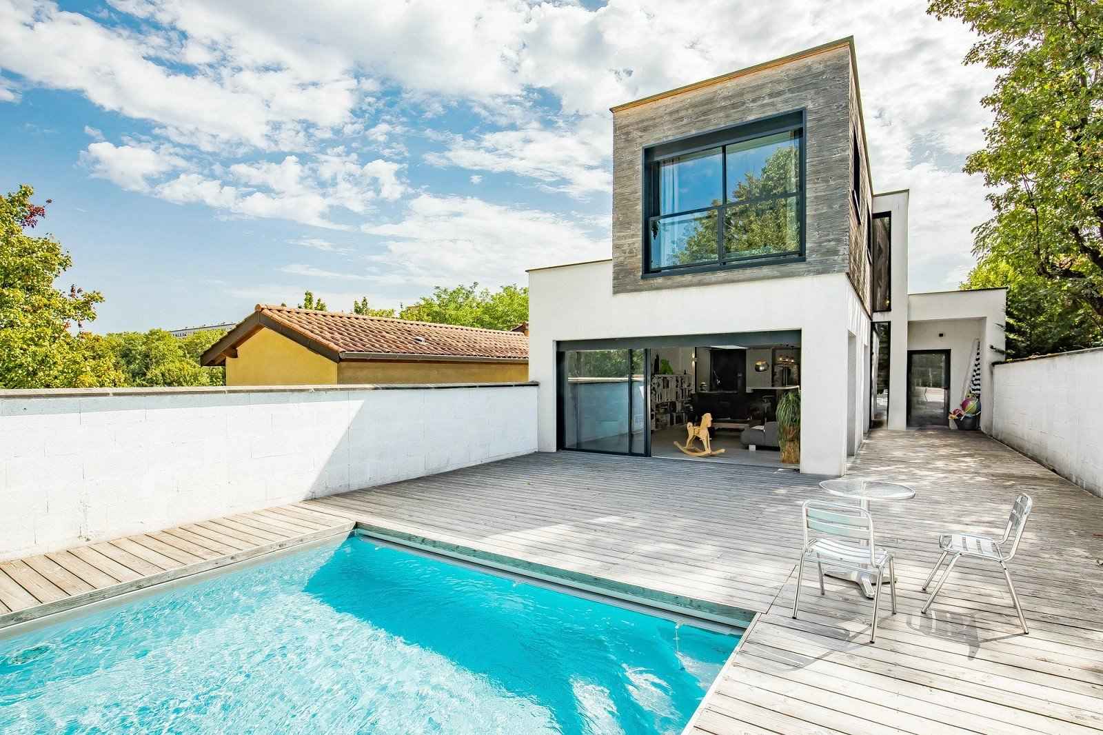 House / Villa - Barnes Lyon, agence immobilière de prestige