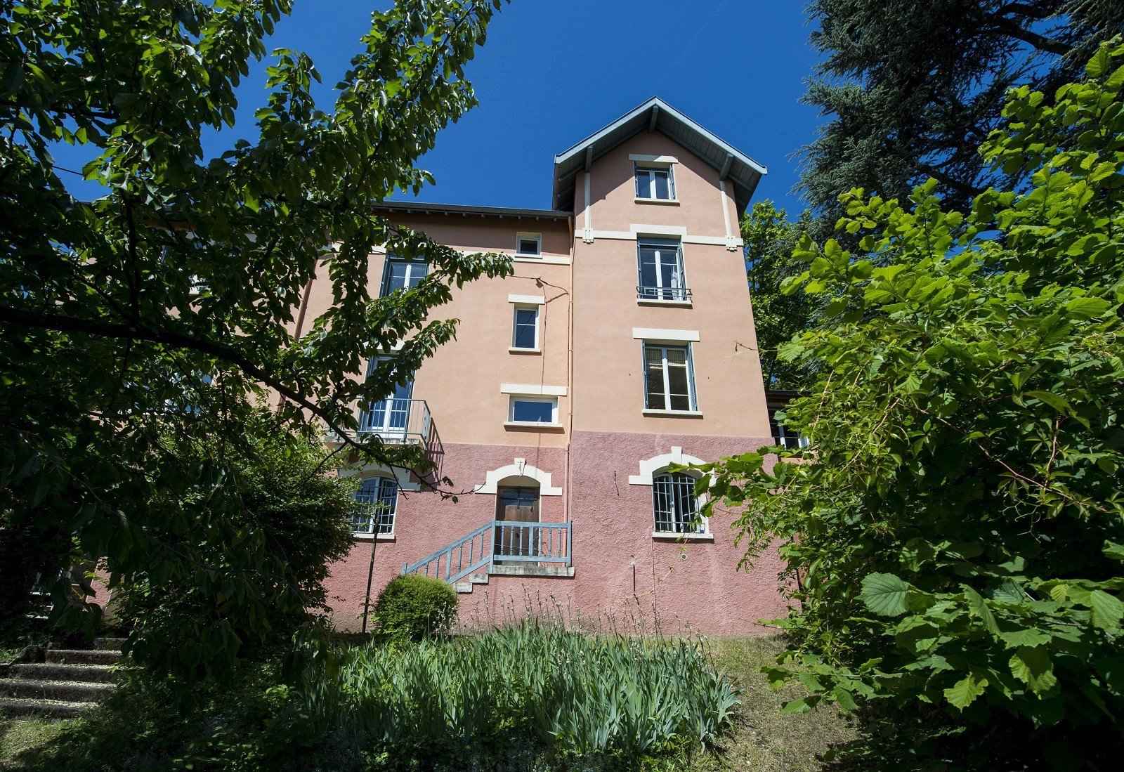 House / Villa - Barnes Lyon, agence immobilière de prestige