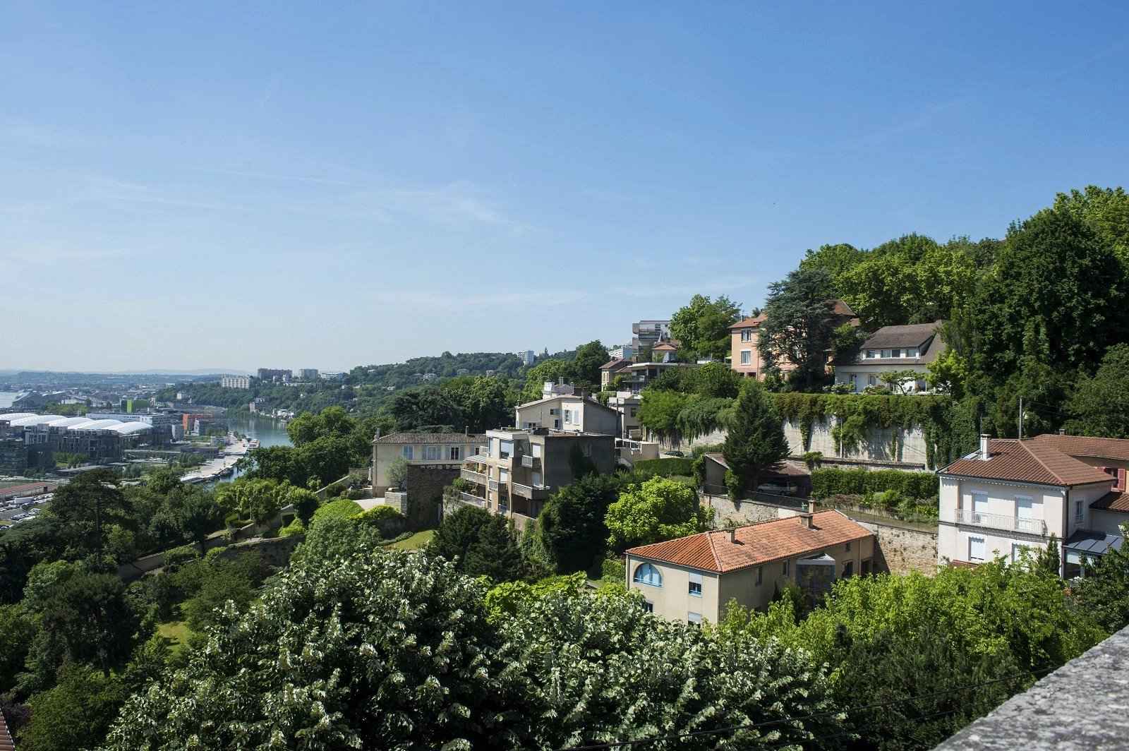 House / Villa - Barnes Lyon, agence immobilière de prestige