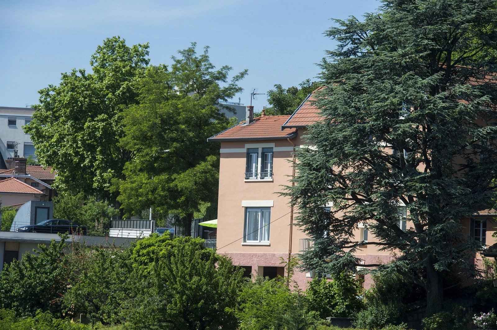 House / Villa - Barnes Lyon, agence immobilière de prestige