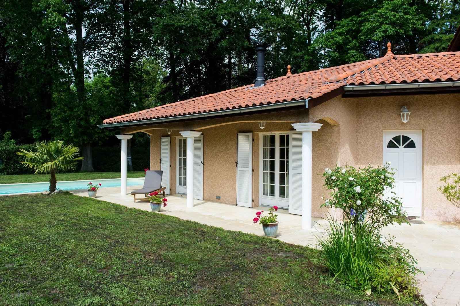 House / Villa - Barnes Lyon, agence immobilière de prestige