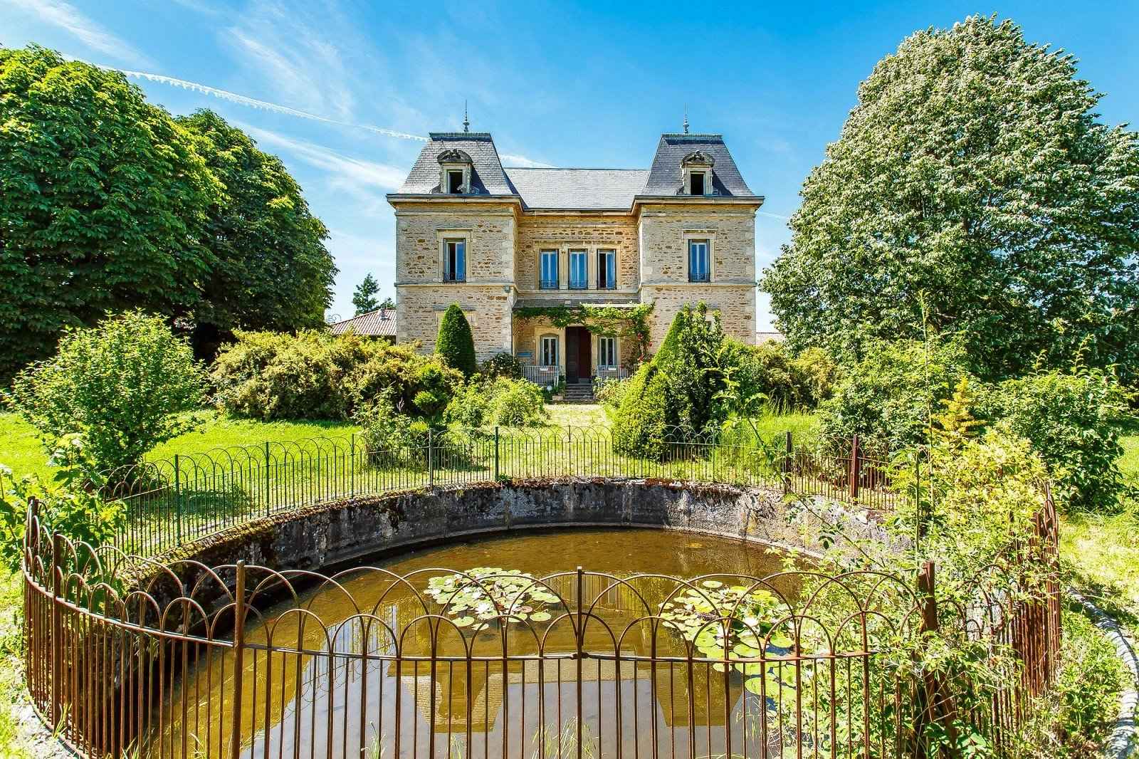 House / Villa - Barnes Lyon, agence immobilière de prestige