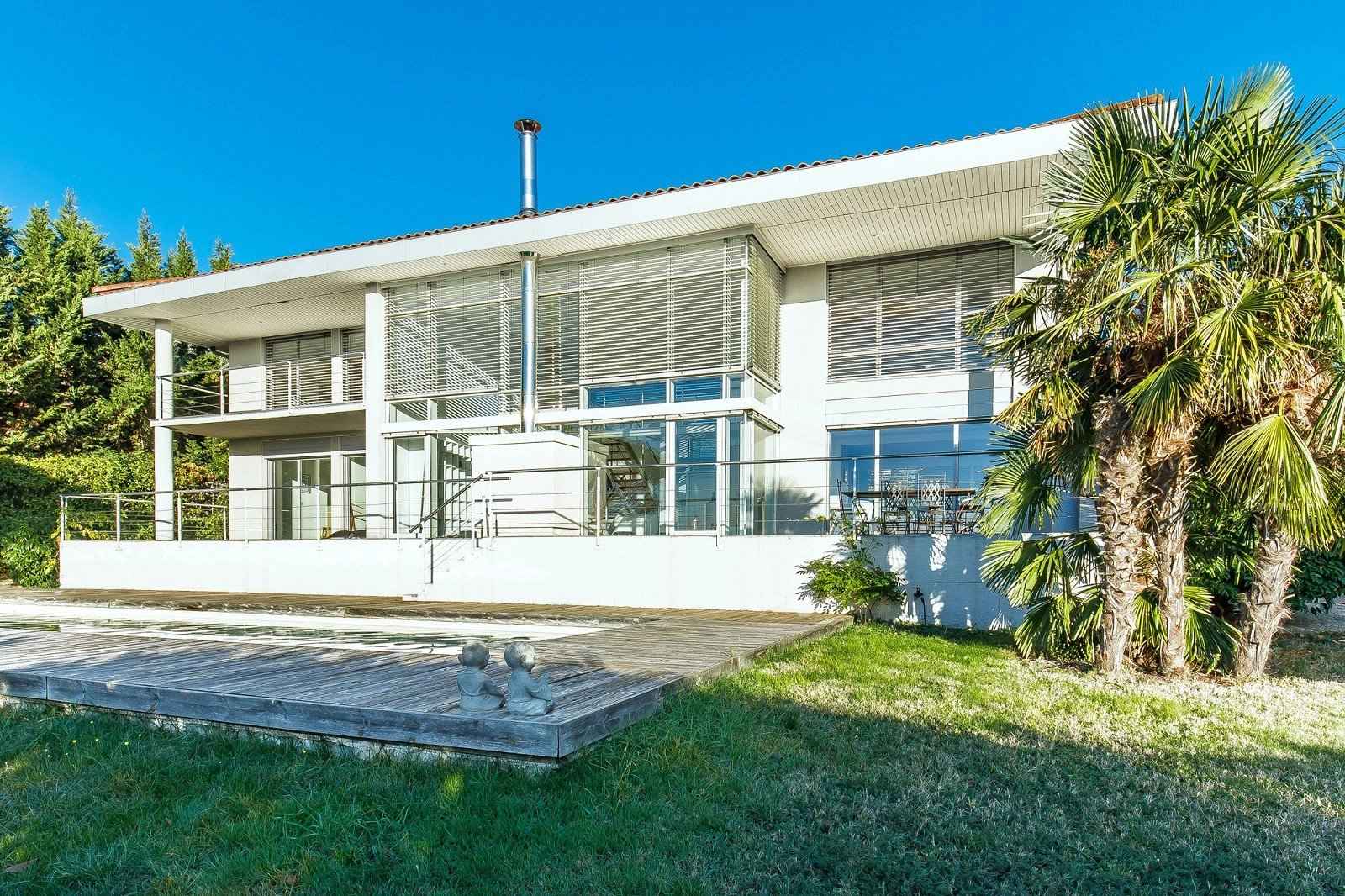 House / Villa - Barnes Lyon, agence immobilière de prestige