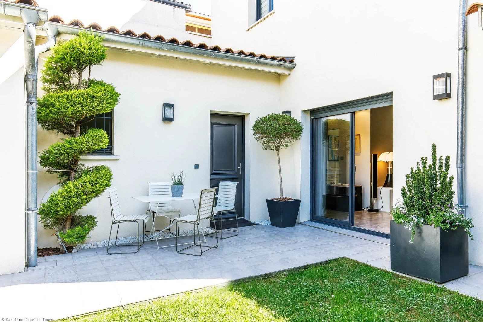 House / Villa - Barnes Lyon, agence immobilière de prestige