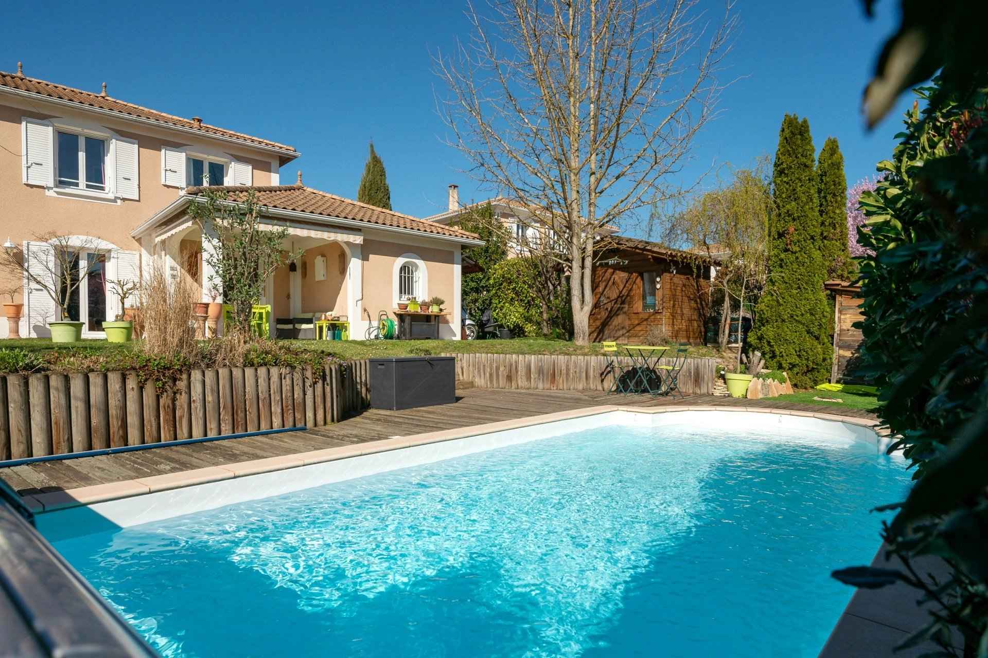 House / Villa - Barnes Lyon, agence immobilière de prestige