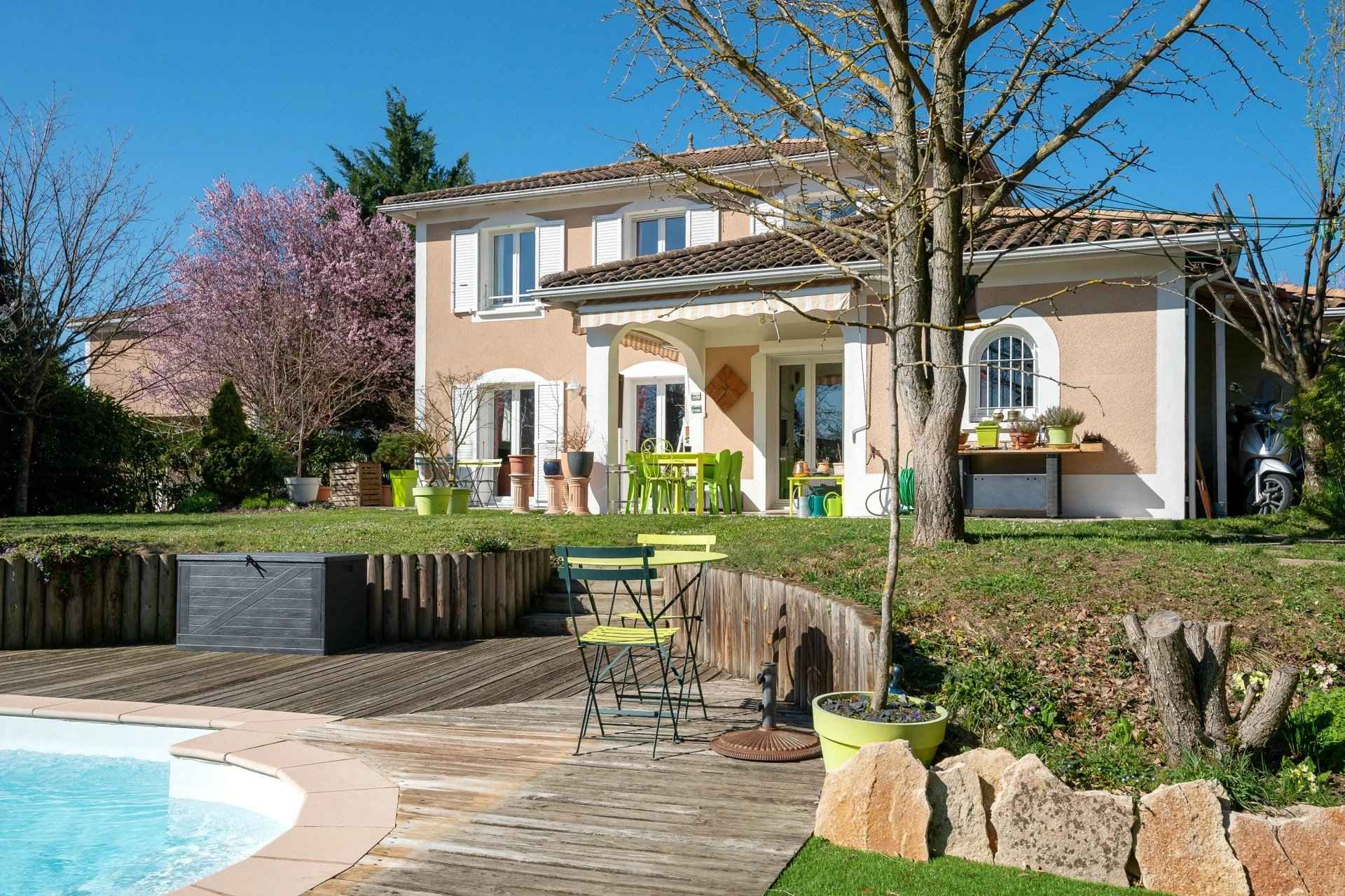 House / Villa - Barnes Lyon, agence immobilière de prestige