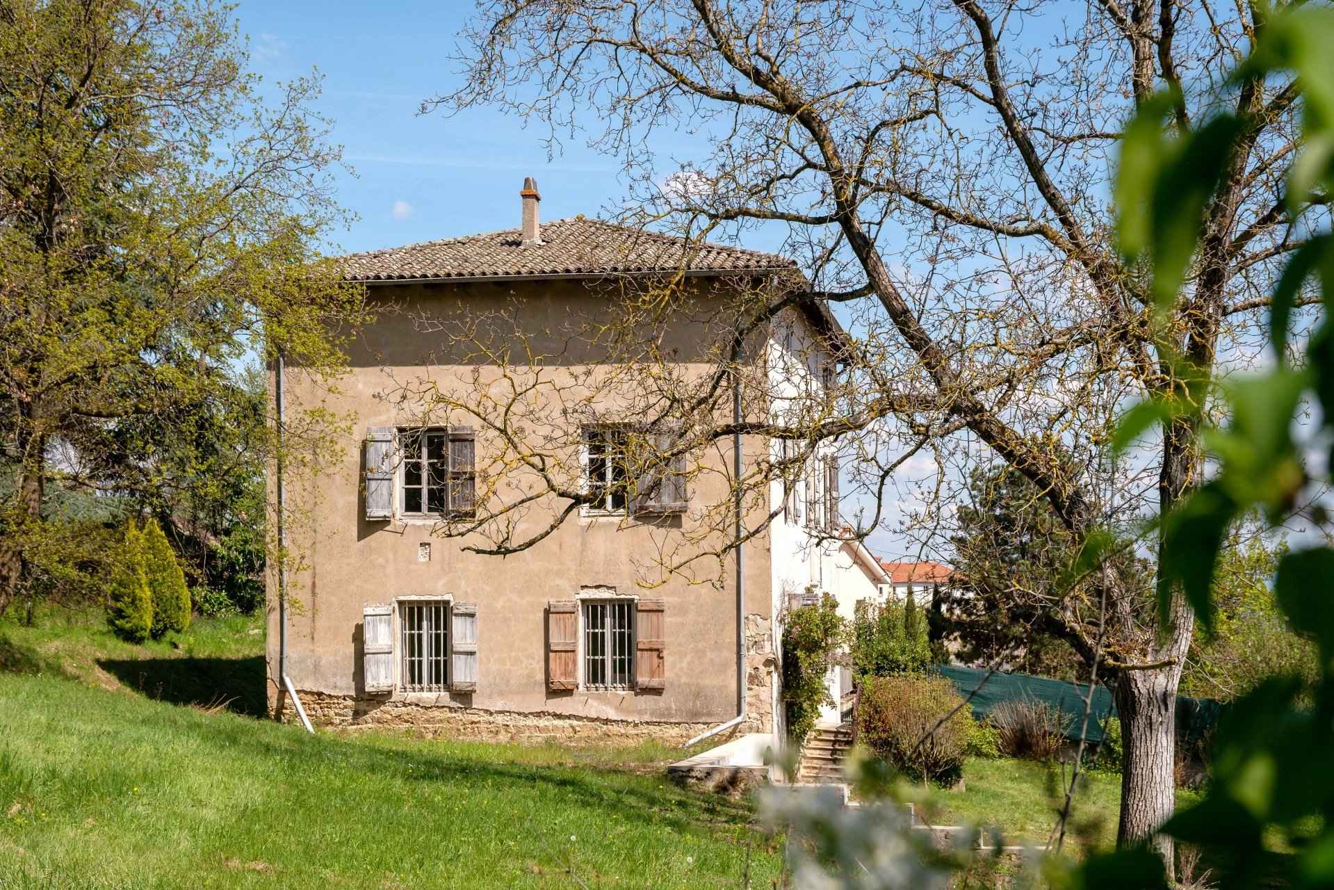 House / Villa - Barnes Lyon, agence immobilière de prestige