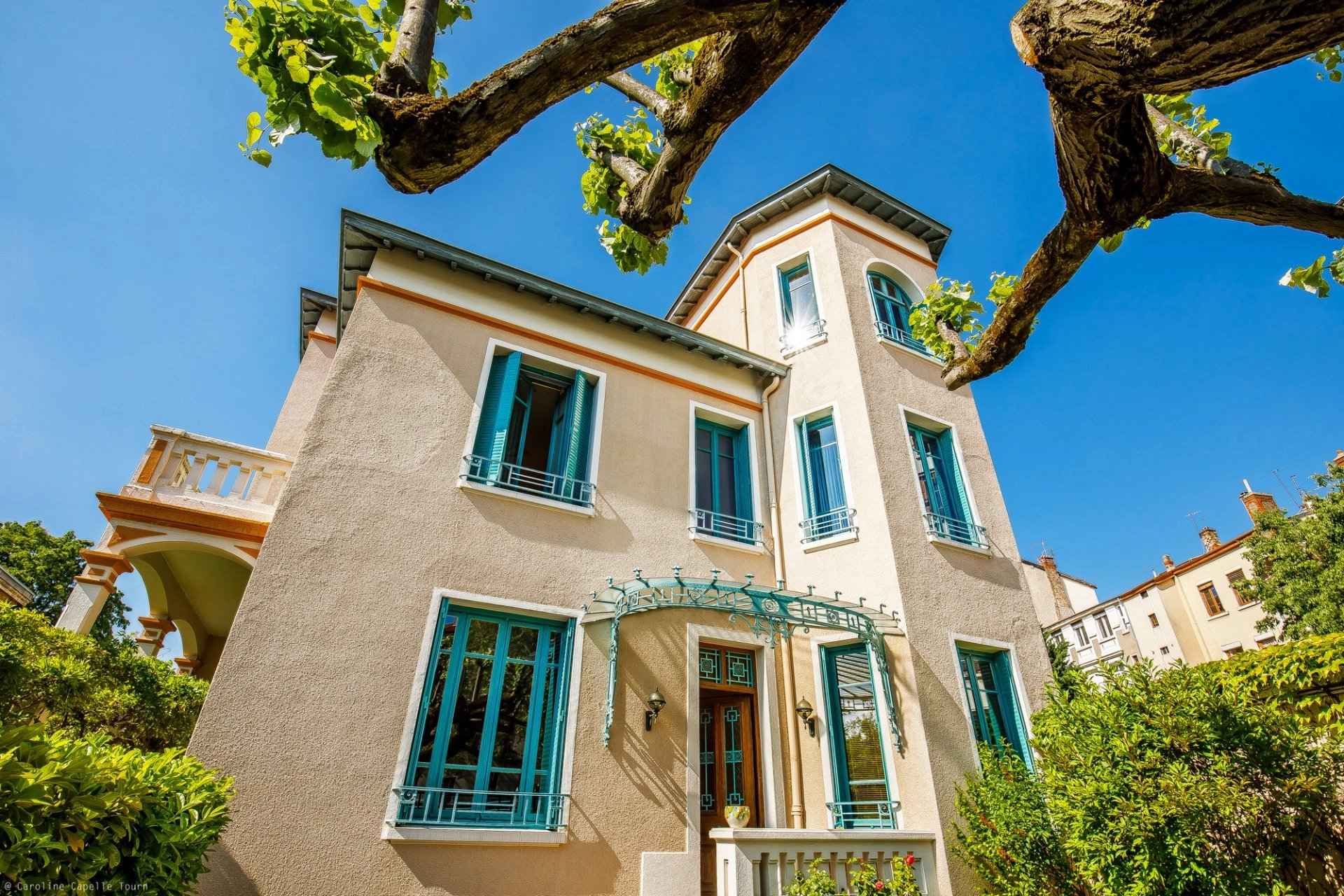 House / Villa - Barnes Lyon, agence immobilière de prestige