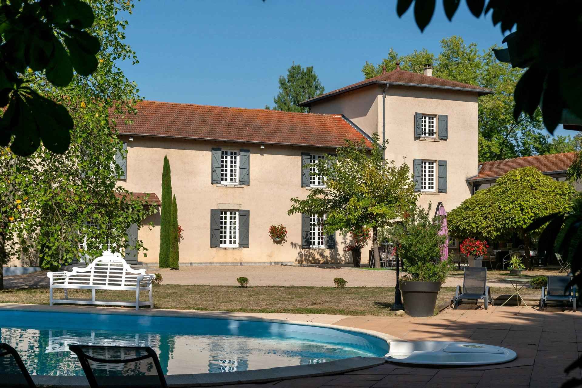 House / Villa - Barnes Lyon, agence immobilière de prestige