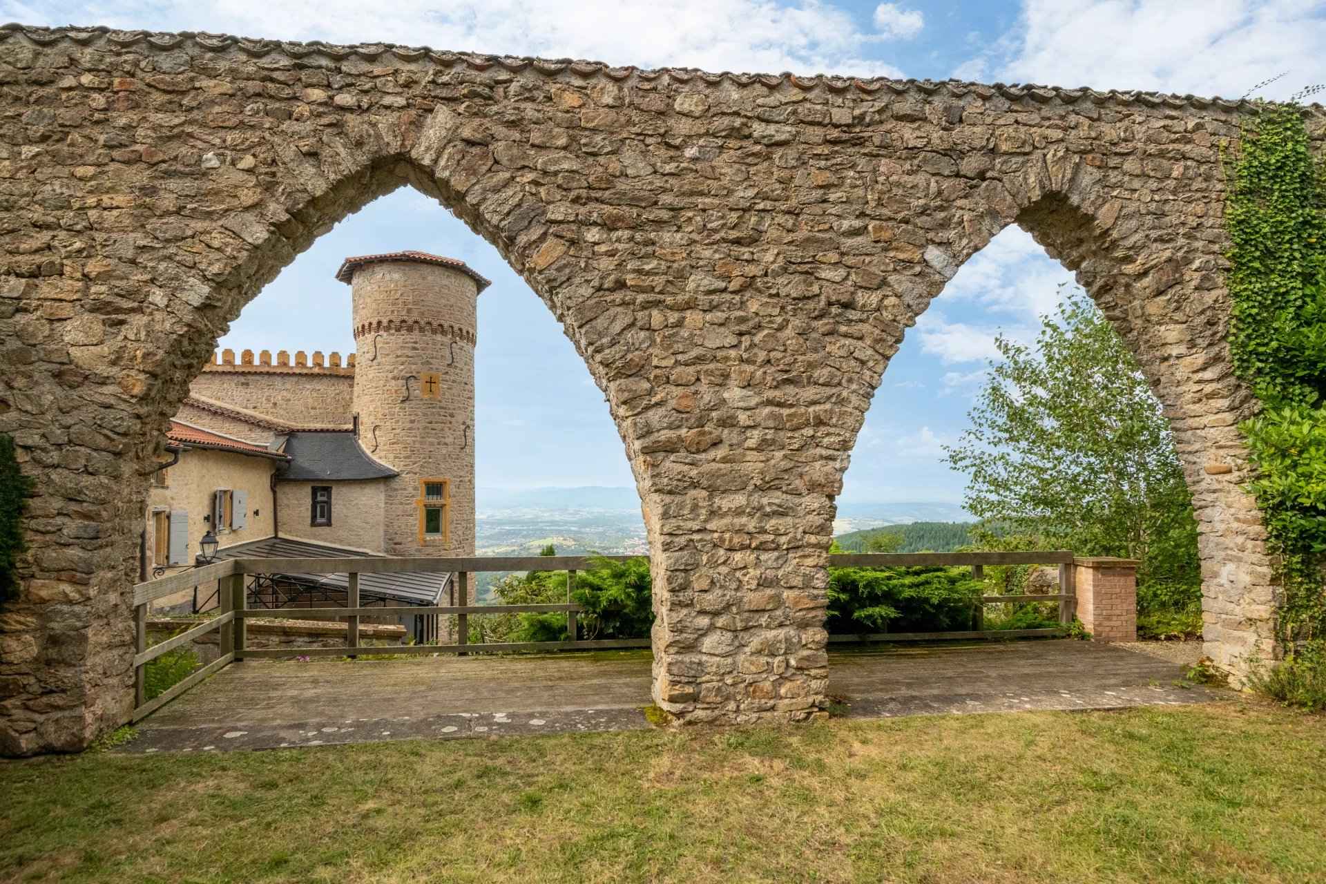 À vendre château à Courzieu 