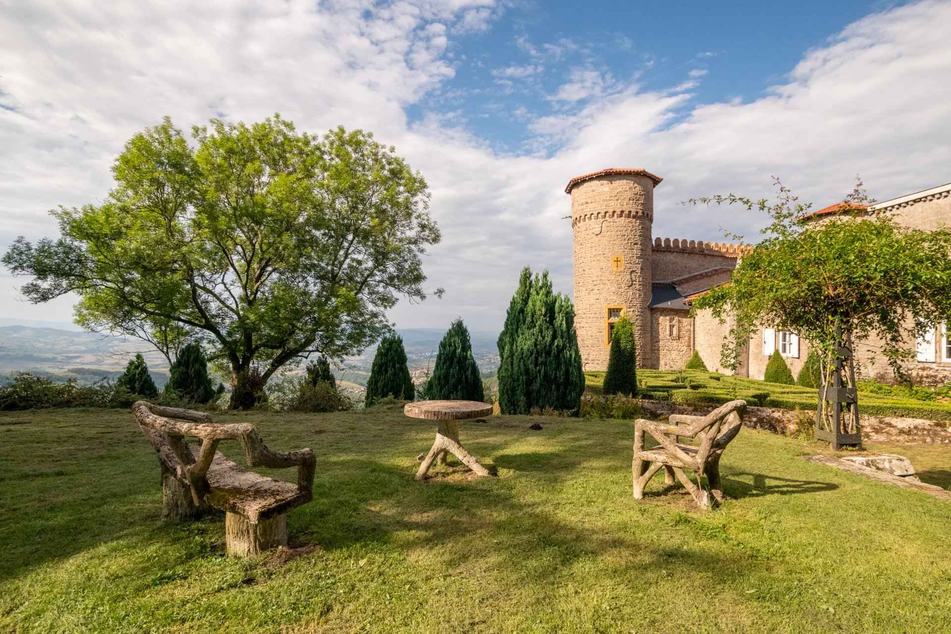 À vendre château à Courzieu 