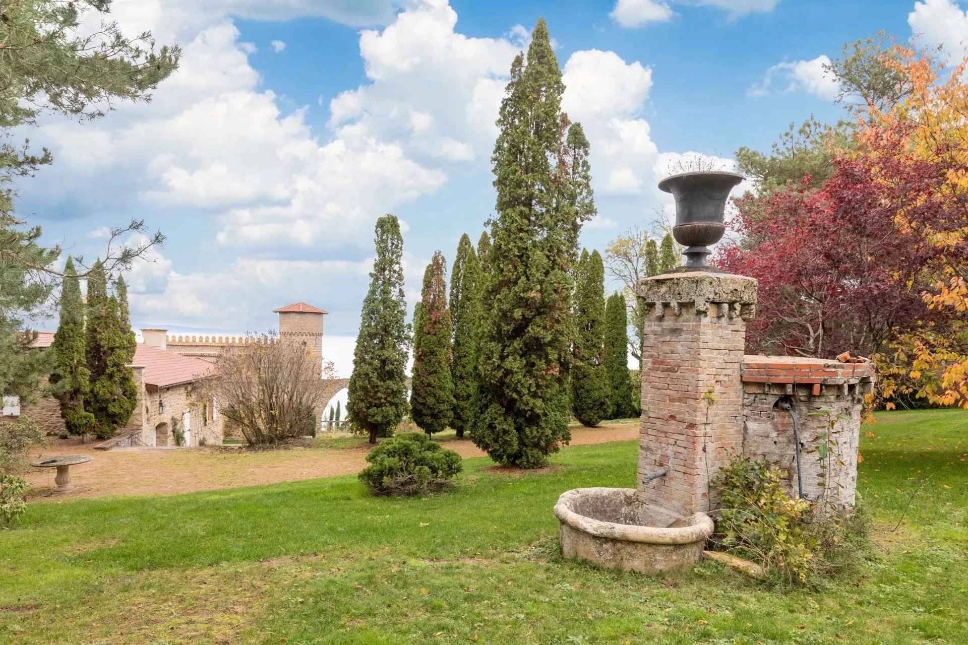 À vendre château à Courzieu 