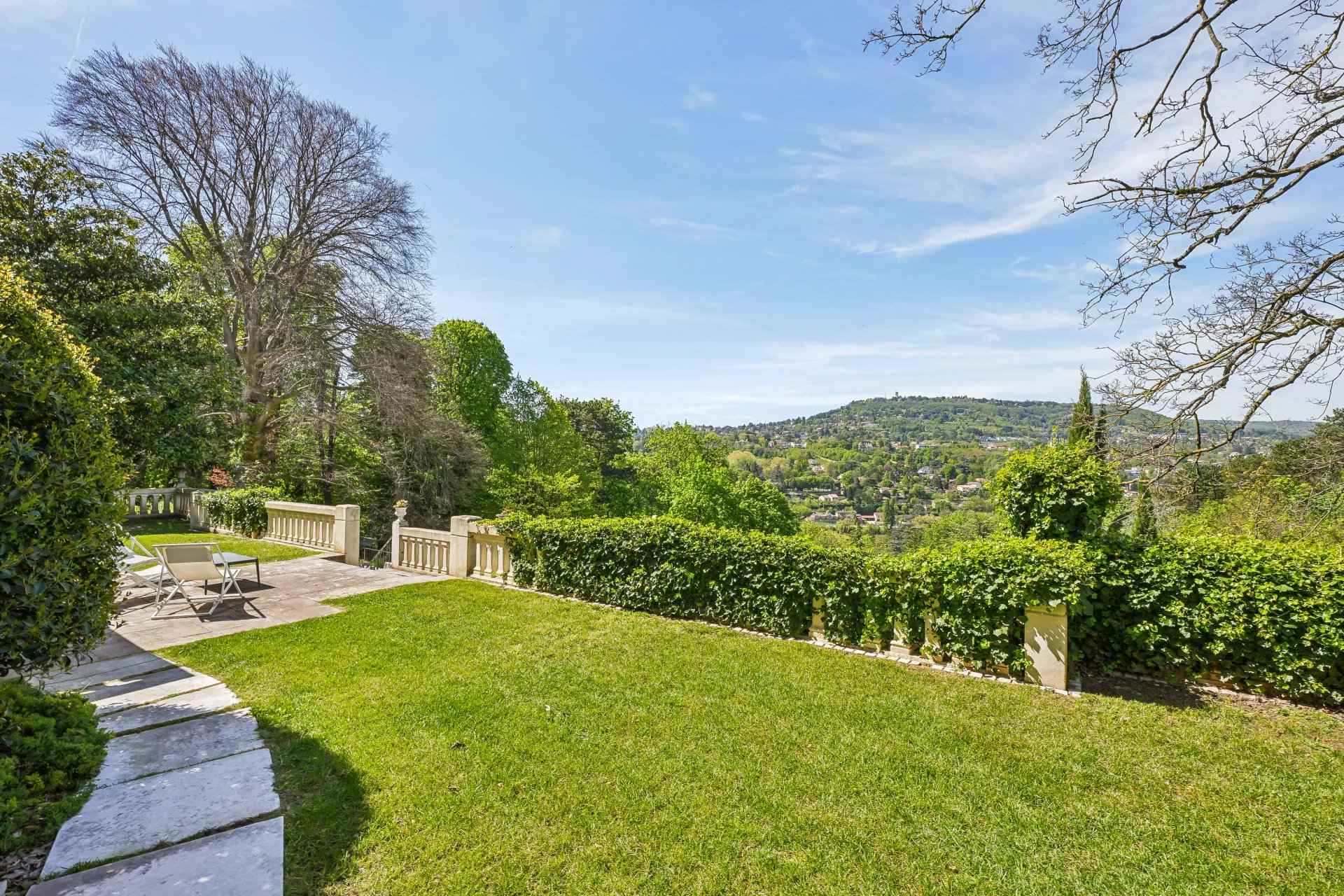 À vendre maison à Caluire-et-Cuire 