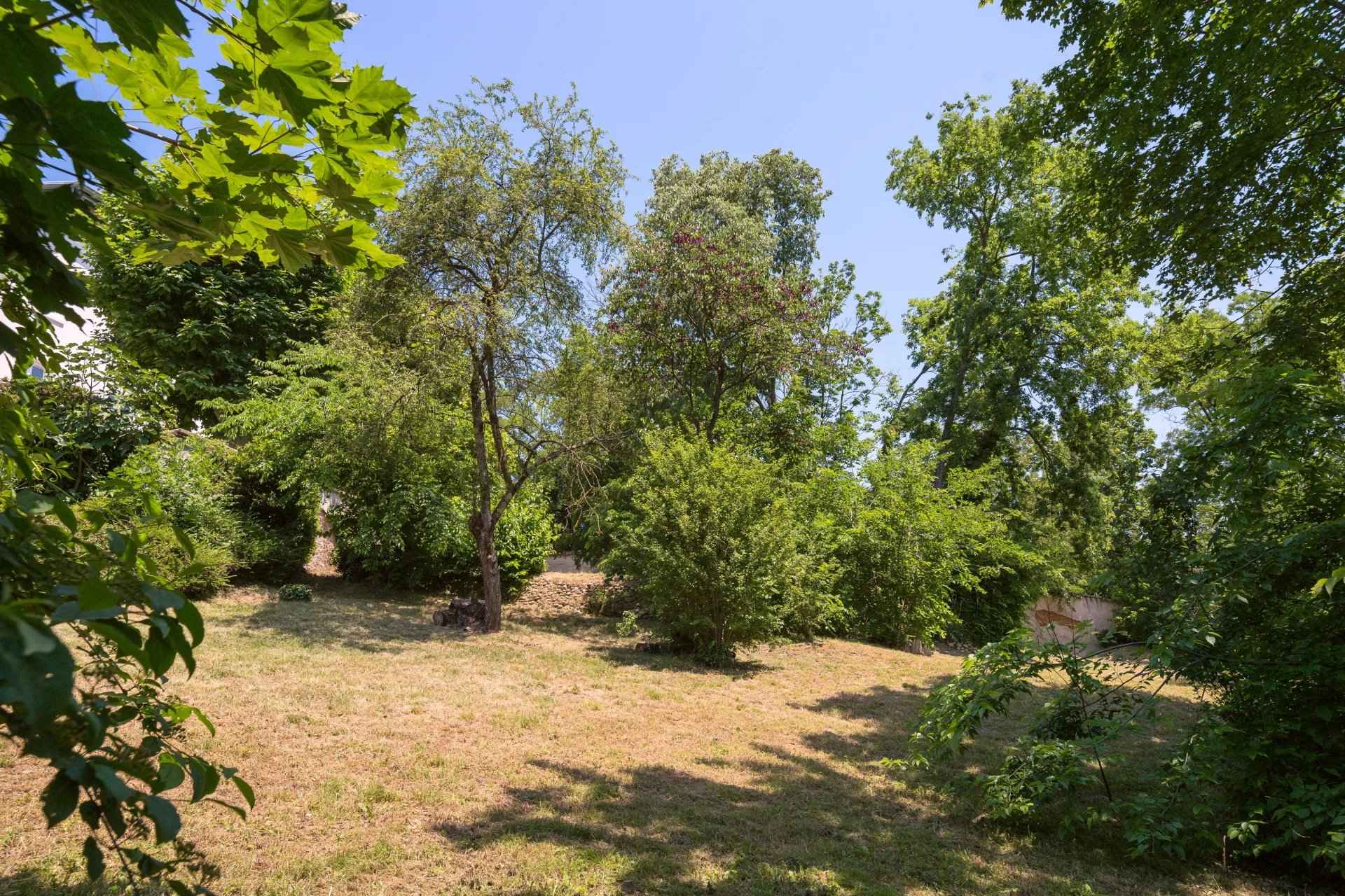 À vendre terrain constructible à Rillieux-la-Pape