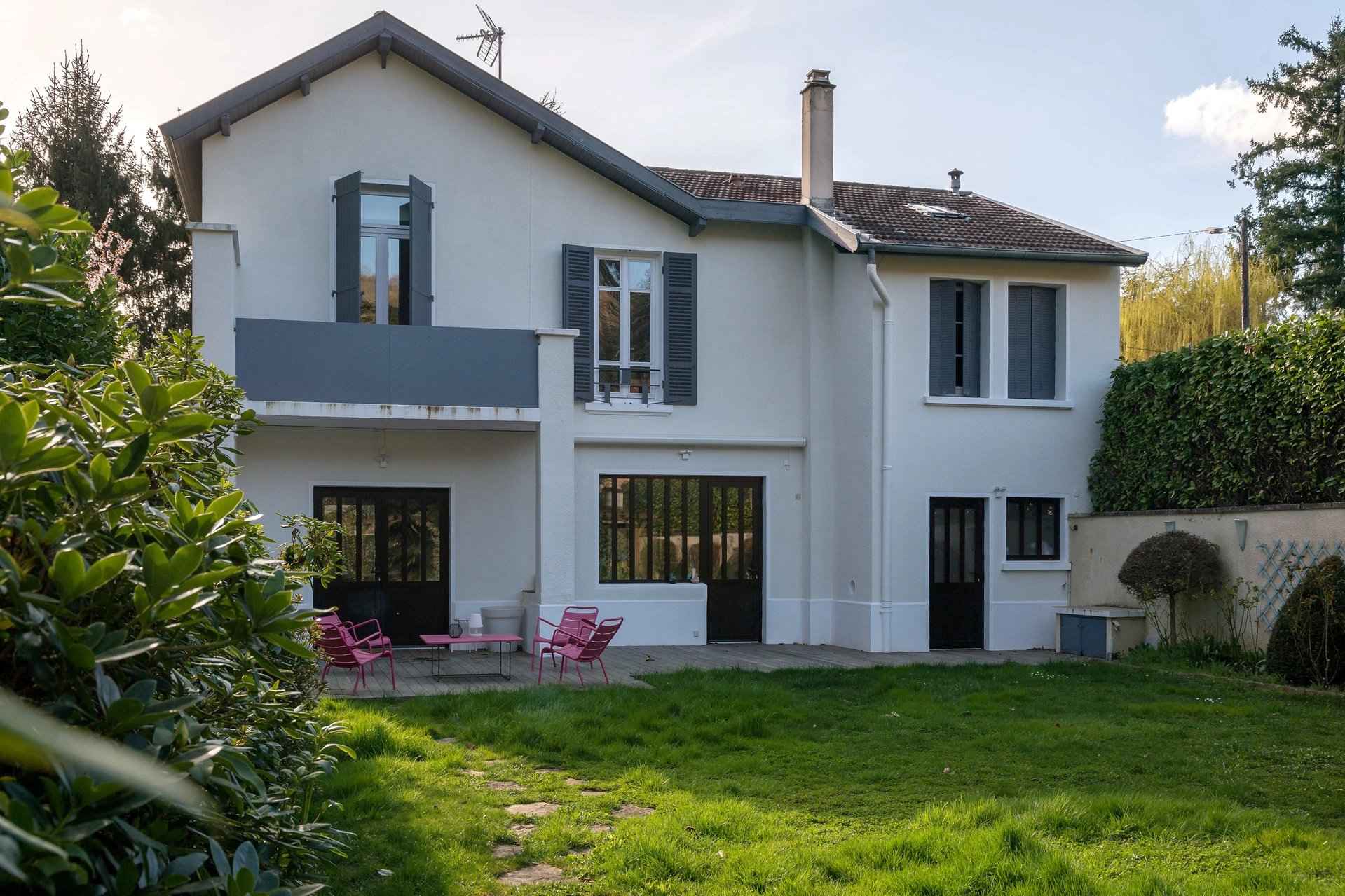 House / Villa - Barnes Lyon, agence immobilière de prestige