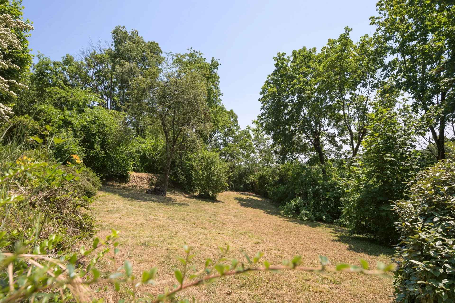 À vendre terrain constructible à Rillieux-la-Pape